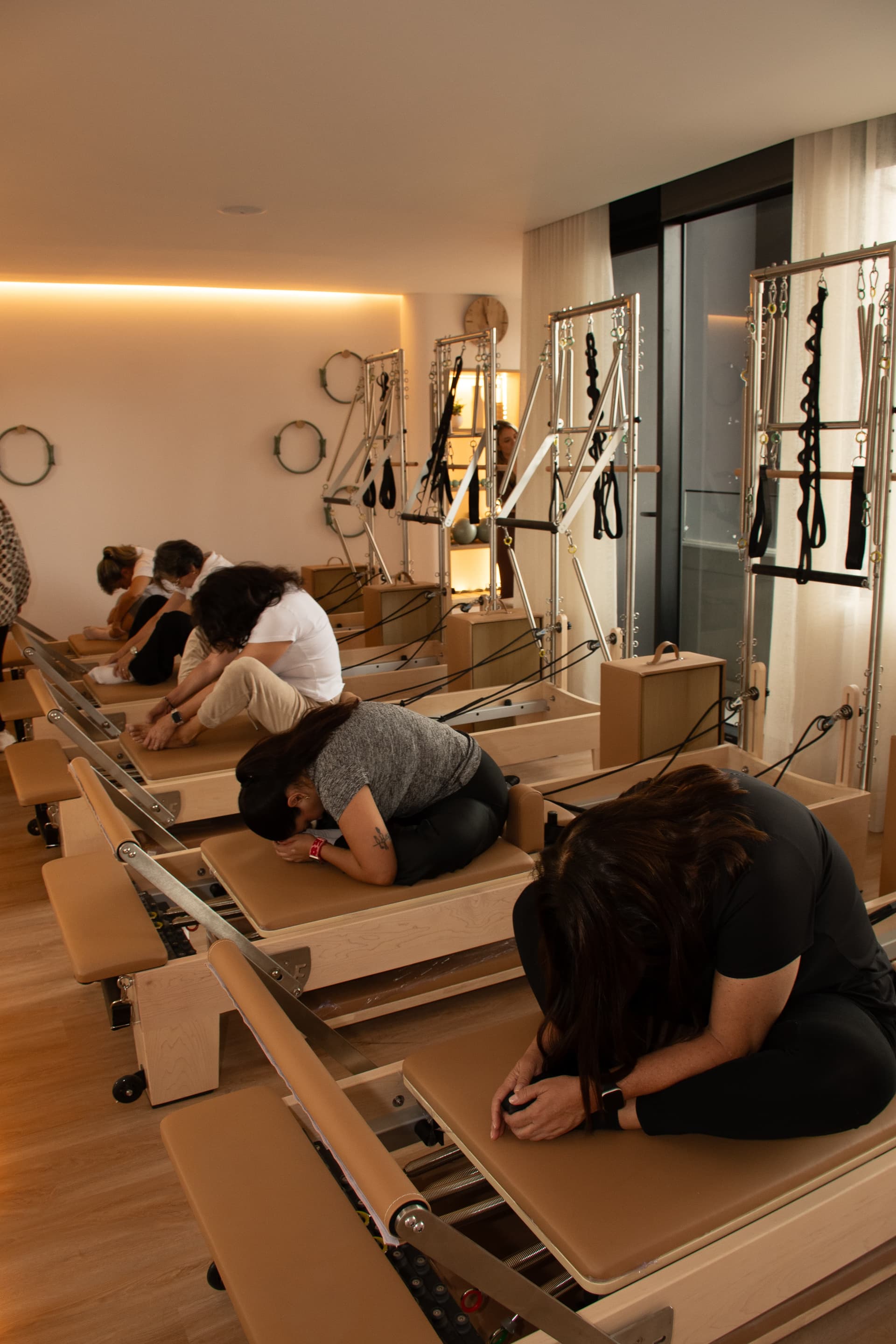 Práctica guiada de Pilates Reformer en Aliva Pilates Studio